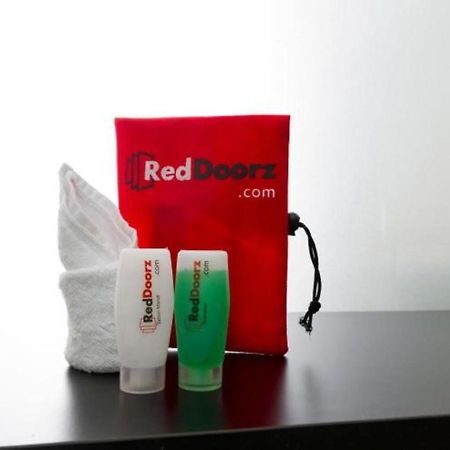 Reddoorz @ Surapati Hotell Bandung Exteriör bild