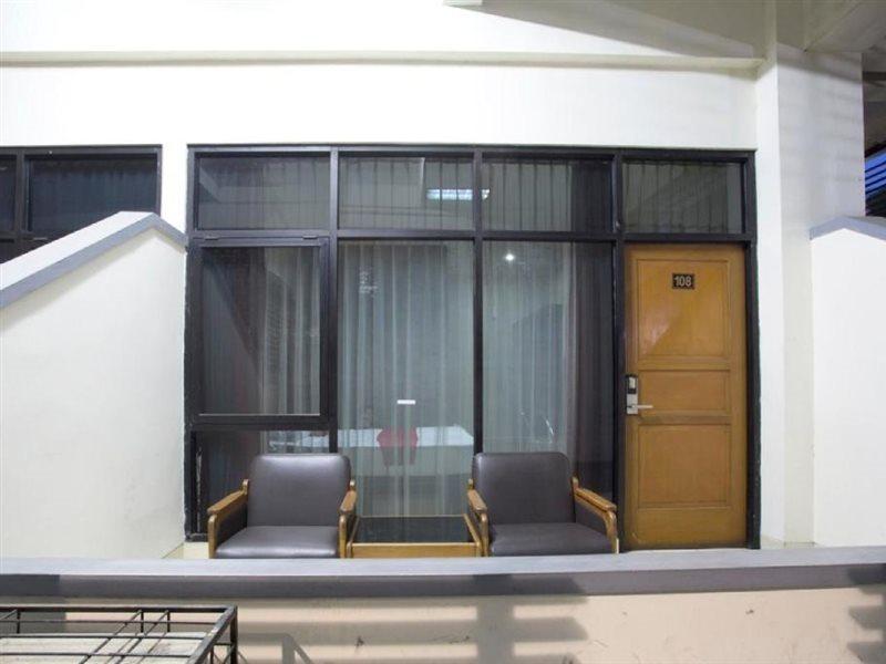 Reddoorz @ Surapati Hotell Bandung Exteriör bild