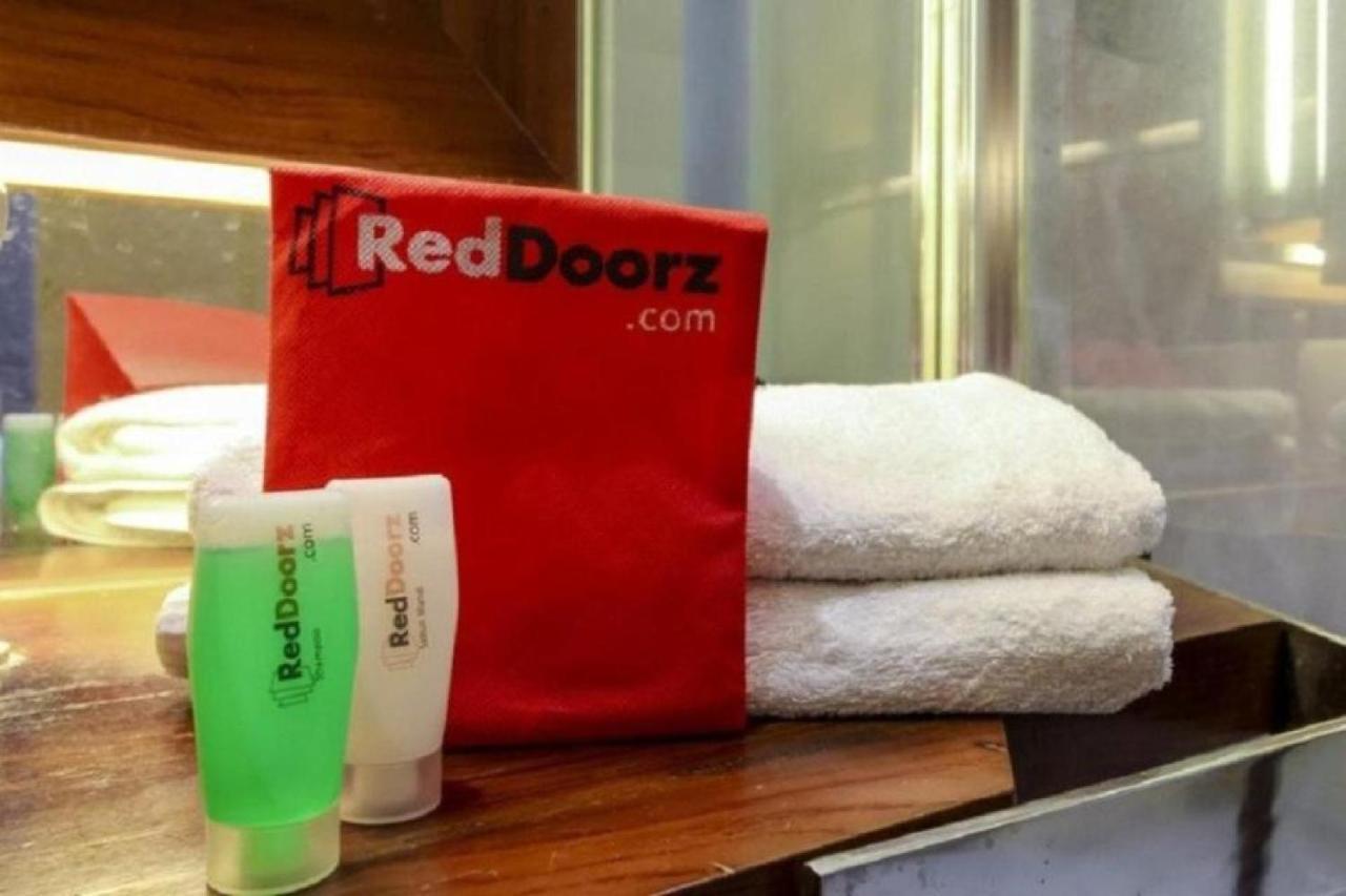 Reddoorz @ Surapati Hotell Bandung Exteriör bild