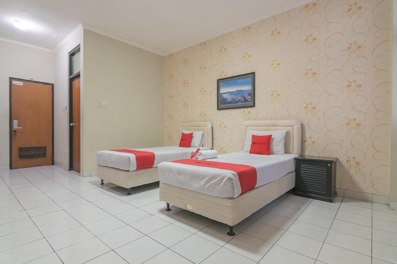 Reddoorz @ Surapati Hotell Bandung Exteriör bild