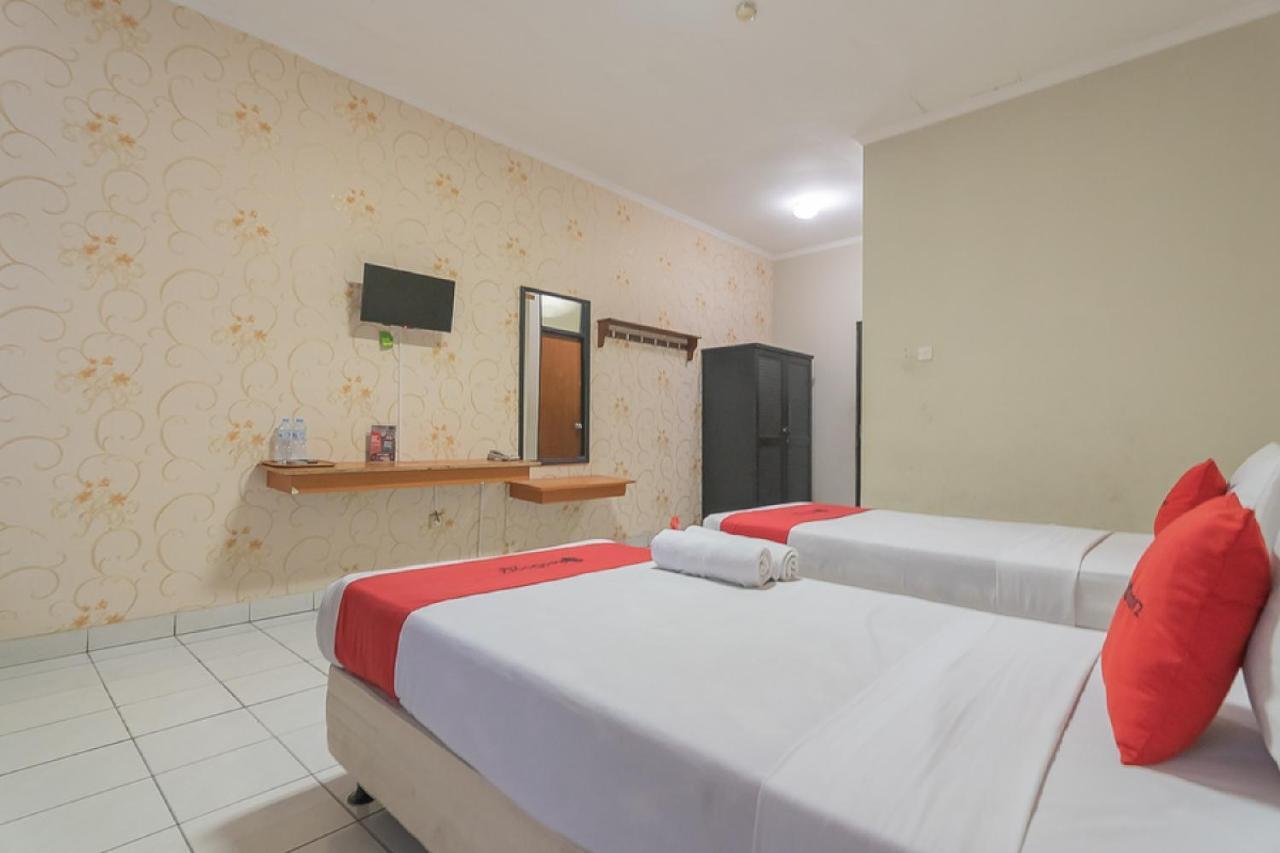 Reddoorz @ Surapati Hotell Bandung Exteriör bild