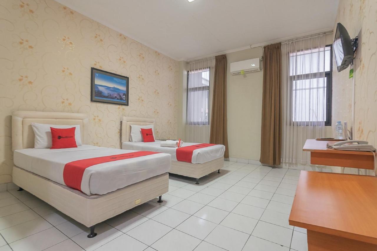 Reddoorz @ Surapati Hotell Bandung Exteriör bild
