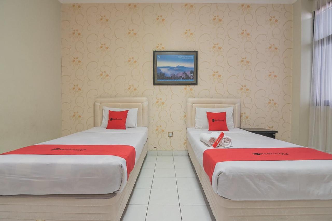 Reddoorz @ Surapati Hotell Bandung Exteriör bild